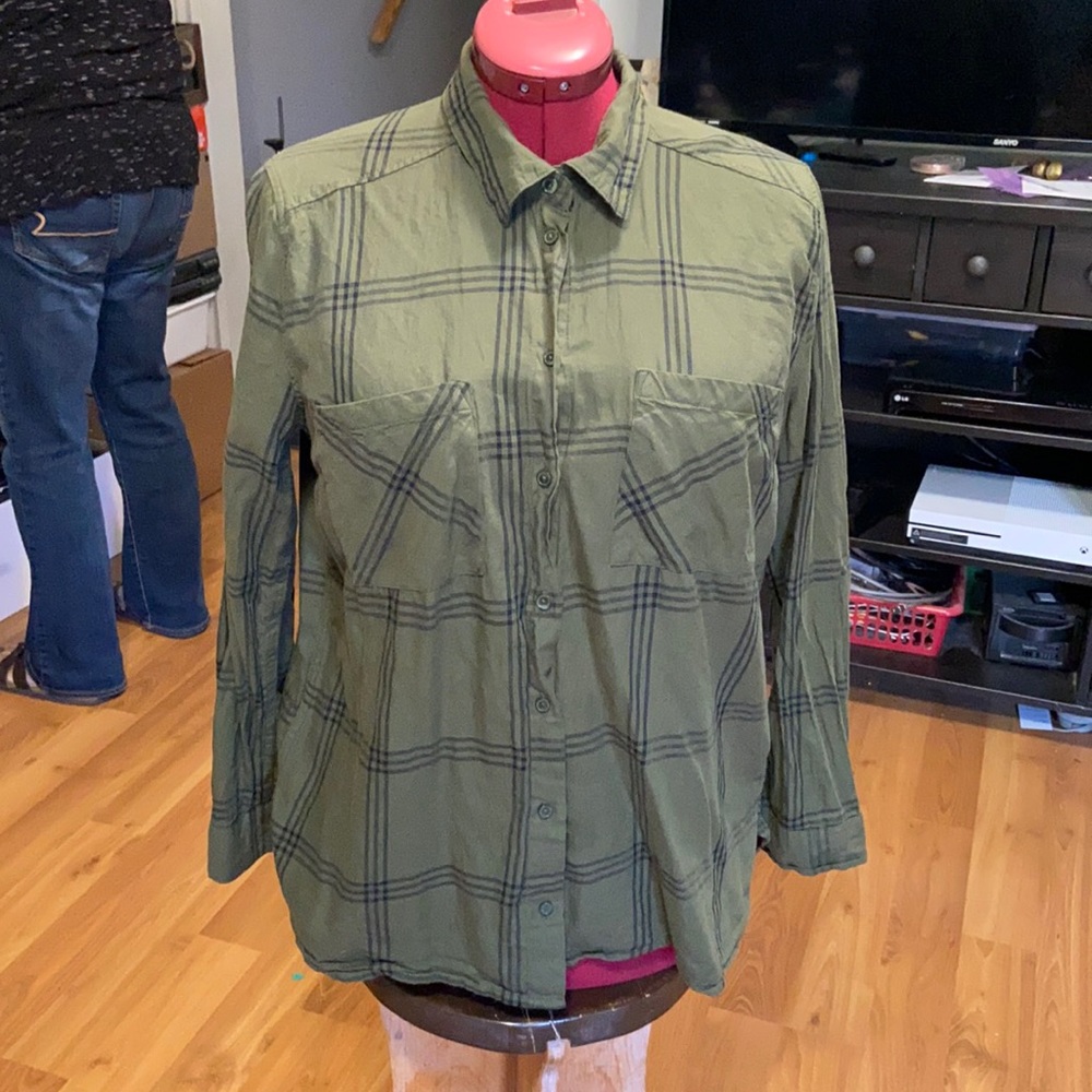 💥2/$30 Divided Plaid Shirt